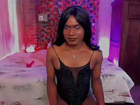 Snapshot of LaGoldenBitch chatting on December 2025 02:04:01 PM LaGoldenBitch online show from December 2025 02:04:01 PM