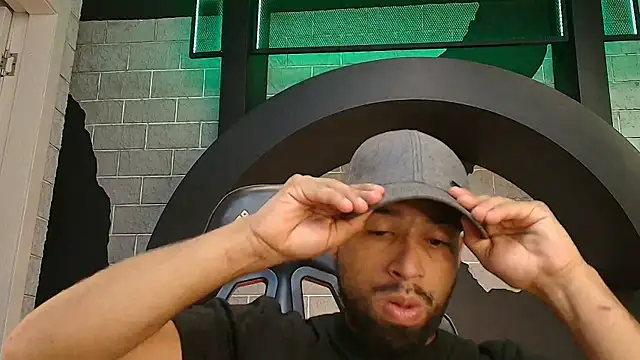 Snapshot of MyStrongSubmissive chatting on December 2025 06:58:02 PM MyStrongSubmissive online show from December 2025 06:58:02 PM