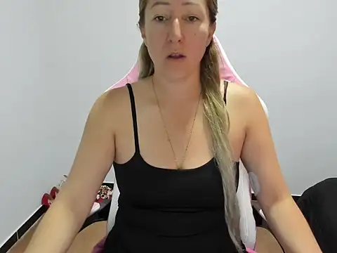 Snapshot of chrystal_sl852 chatting on November 2025 11:38:02 AM chrystal sl852 online show from November 2025 11:38:02 AM