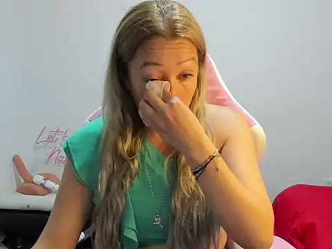 Snapshot of chrystal_sl852 chatting on December 2025 12:27:01 AM chrystal sl852 online show from December 2025 12:27:01 AM