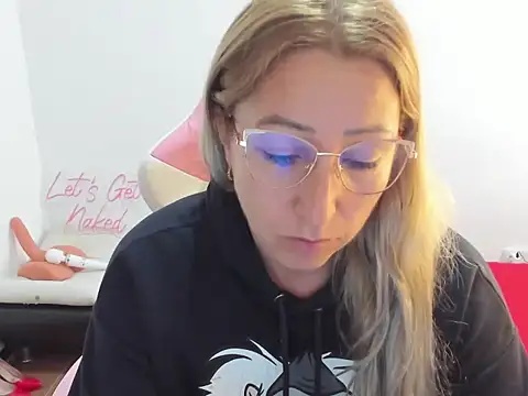 Snapshot of chrystal_sl852 chatting on December 2025 08:24:02 PM chrystal sl852 online show from December 2025 08:24:02 PM