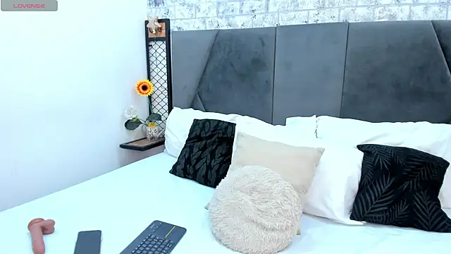 Snapshot of Maray_Lous chatting on November 2025 09:28:01 PM Maray Lous online show from November 2025 09:28:01 PM