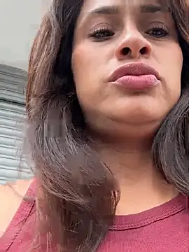 valeria absurdah online show from February 2026 06:01:01 PM