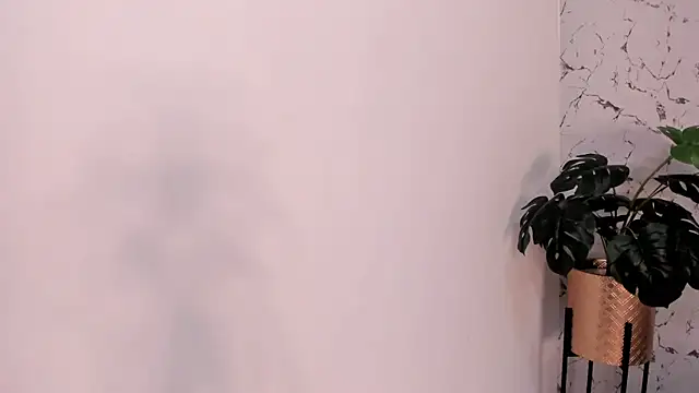 Snapshot of MadisonnLee chatting on November 2025 07:04:02 PM MadisonnLee online show from November 2025 07:04:02 PM