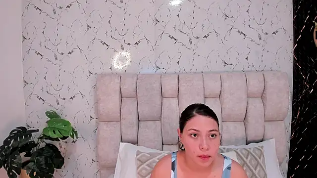 Snapshot of MadisonnLee chatting on December 2025 07:01:02 PM MadisonnLee online show from December 2025 07:01:02 PM