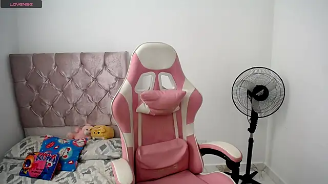 Snapshot of Camila_tv chatting on November 2025 05:17:02 PM Camila tv online show from November 2025 05:17:02 PM