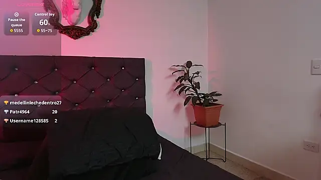 Snapshot of StephanieMadison chatting on November 2025 08:36:02 AM StephanieMadison online show from November 2025 08:36:02 AM