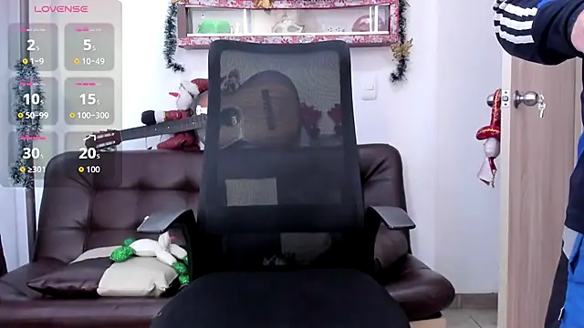 Snapshot of sarahhernandez chatting on November 2025 02:20:01 PM sarahhernandez online show from November 2025 02:20:01 PM