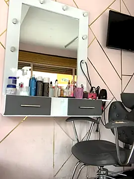 Snapshot of XIIMENA7 chatting on November 2025 06:28:01 PM XIIMENA7 online show from November 2025 06:28:01 PM