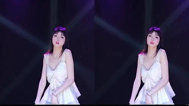 Snapshot of Emerald_Girls chatting on November 2025 11:39:02 PM Emerald Girls online show from November 2025 11:39:02 PM