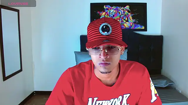 Isaacas  online show from November 2025 11:21:02 AM