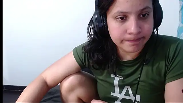 Snapshot of Little-rouse chatting on January 2026 05:02:02 AM Little-rouse online show from January 2026 05:02:02 AM