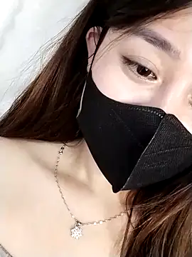 Snapshot of MiCandy-Lovee chatting on November 2025 06:15:01 PM MiCandy-Lovee online show from November 2025 06:15:01 PM