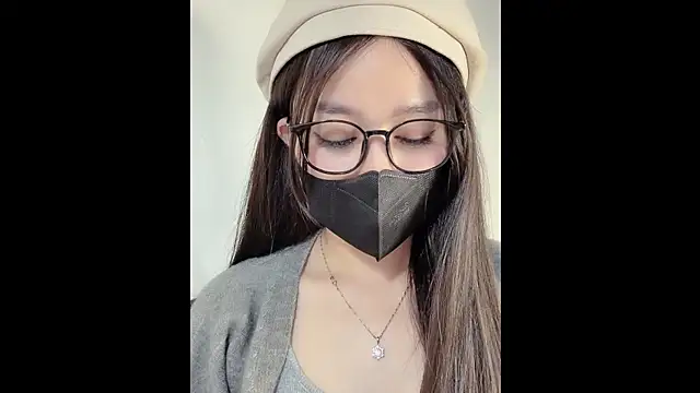 Snapshot of MiCandy-Lovee chatting on November 2025 01:22:01 PM MiCandy-Lovee online show from November 2025 01:22:01 PM