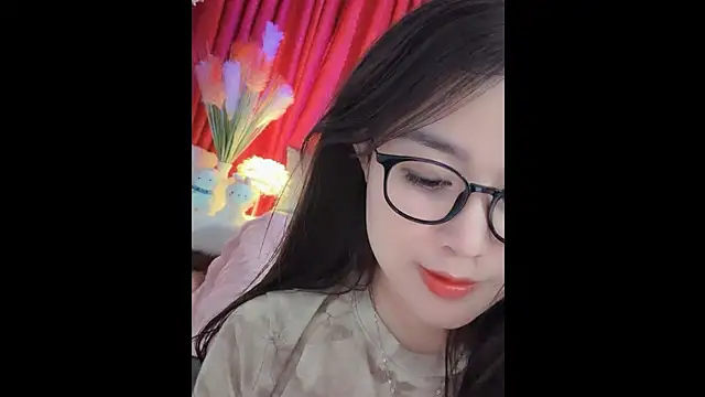 Snapshot of MiCandy-Lovee chatting on November 2025 08:48:02 AM MiCandy-Lovee online show from November 2025 08:48:02 AM