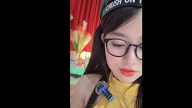 Snapshot of MiCandy-Lovee chatting on November 2025 02:52:02 PM MiCandy-Lovee online show from November 2025 02:52:02 PM