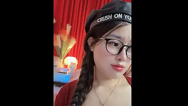 Snapshot of MiCandy-Lovee chatting on November 2025 06:17:02 AM MiCandy-Lovee online show from November 2025 06:17:02 AM