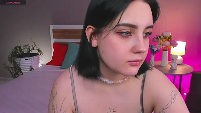 Snapshot of hey_tessa chatting on February 2026 06:06:02 PM hey tessa online show from February 2026 06:06:02 PM