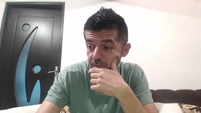 Snapshot of Dale_E chatting on November 2025 06:01:01 AM Dale E online show from November 2025 06:01:01 AM