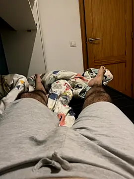 Yannick04 online show from November 2025 10:08:02 PM