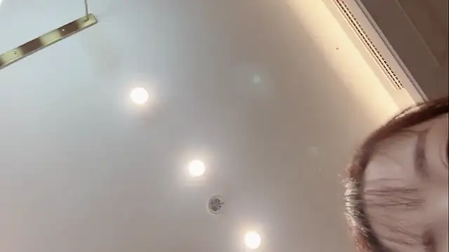 Snapshot of Butterbear chatting on December 2025 11:48:01 AM Butterbear online show from December 2025 11:48:01 AM