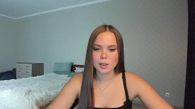 Snapshot of Kira_love_81 chatting on November 2025 06:18:02 PM Kira love 81 online show from November 2025 06:18:02 PM