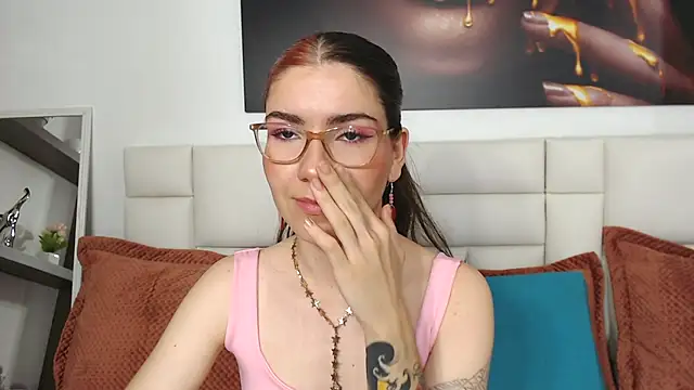 Snapshot of AriLumi chatting on November 2025 07:47:02 PM AriLumi online show from November 2025 07:47:02 PM