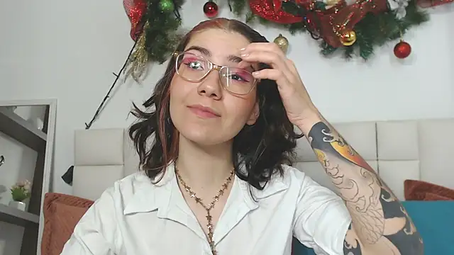 Snapshot of AriLumi chatting on November 2025 07:49:02 PM AriLumi online show from November 2025 07:49:02 PM