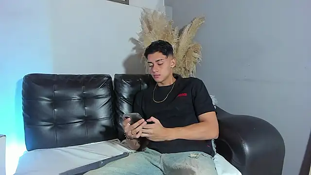 ZeusBrant online show from March 2026 02:00:01 PM