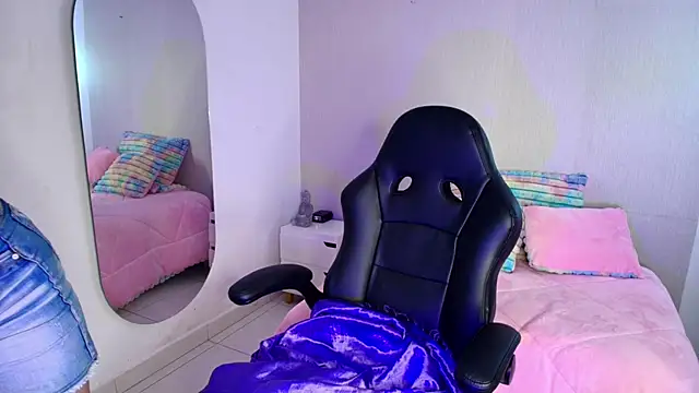 Snapshot of NinaSakura_Eup chatting on November 2025 11:43:02 AM NinaSakura Eup online show from November 2025 11:43:02 AM