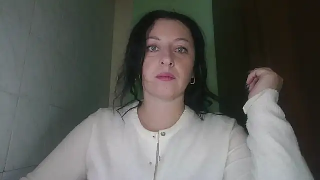 Snapshot of MelinaAx chatting on November 2025 11:43:02 AM MelinaAx online show from November 2025 11:43:02 AM