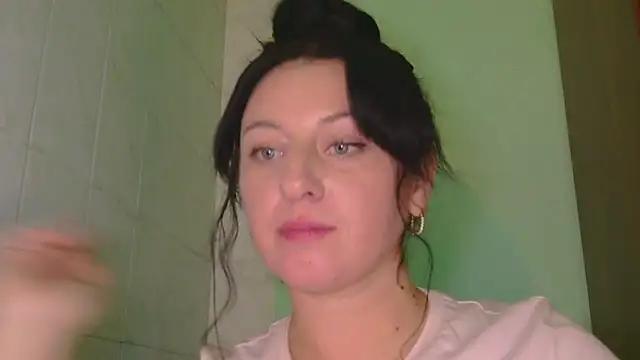 Snapshot of MelinaAx chatting on December 2025 11:57:02 PM MelinaAx online show from December 2025 11:57:02 PM