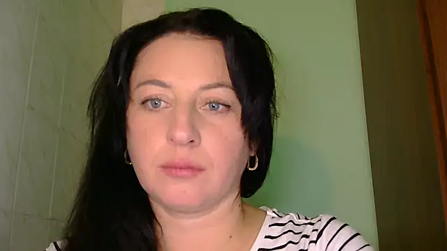 Snapshot of MelinaAx chatting on December 2025 10:15:01 PM MelinaAx online show from December 2025 10:15:01 PM