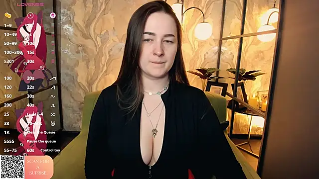 Snapshot of EmmaBloomm chatting on May 2026 11:55:01 PM EmmaBloomm online show from May 2026 11:55:01 PM