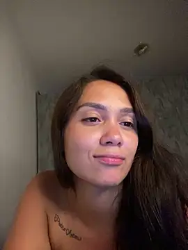 carolsapequinha online show from April 2026 10:37:01 PM