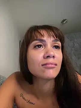 carolsapequinha online show from April 2026 02:42:01 PM