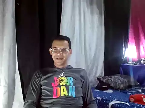 Snapshot of FANTASYBOYS11 chatting on November 2025 12:21:02 AM FANTASYBOYS11 online show from November 2025 12:21:02 AM