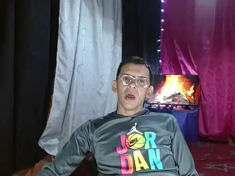 Snapshot of FANTASYBOYS11 chatting on November 2025 02:21:01 AM FANTASYBOYS11 online show from November 2025 02:21:01 AM