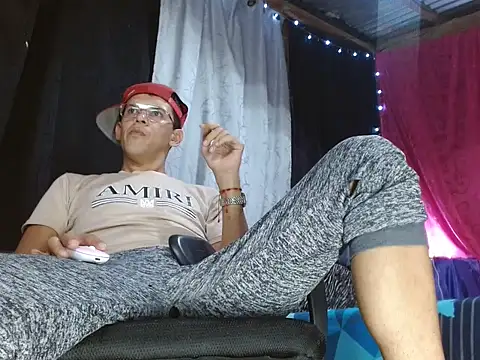 Snapshot of FANTASYBOYS11 chatting on November 2025 11:50:01 PM FANTASYBOYS11 online show from November 2025 11:50:01 PM