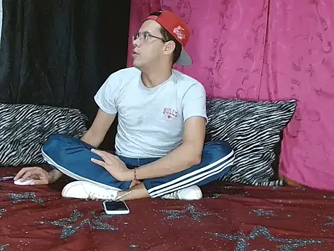 Snapshot of FANTASYBOYS11 chatting on December 2025 01:15:02 AM FANTASYBOYS11 online show from December 2025 01:15:02 AM