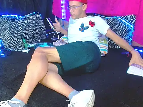 Snapshot of FANTASYBOYS11 chatting on December 2025 12:16:01 AM FANTASYBOYS11 online show from December 2025 12:16:01 AM