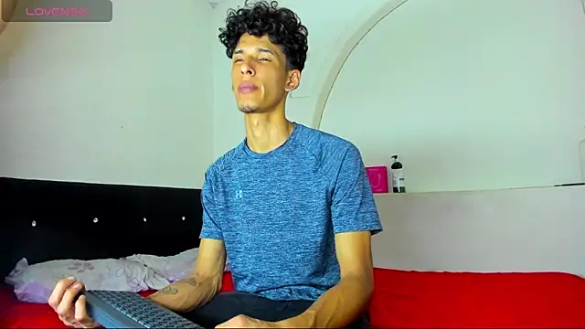 Snapshot of kaiborman00 chatting on March 2026 04:03:02 AM kaiborman00 online show from March 2026 04:03:02 AM