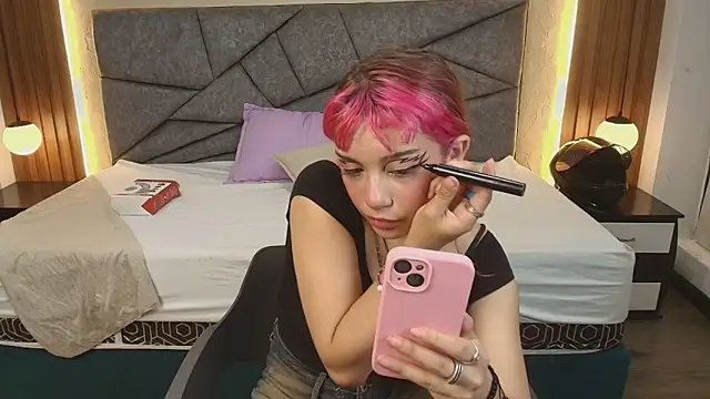 Laracooper  online show from March 2026 07:43:02 PM