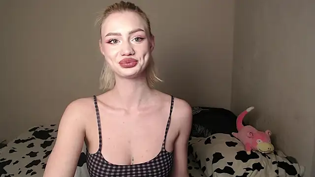 Snapshot of RealLinaaa chatting on December 2025 10:25:01 PM RealLinaaa online show from December 2025 10:25:01 PM