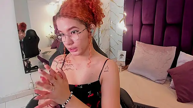 Snapshot of avrilwaynee chatting on November 2025 01:04:02 PM avrilwaynee online show from November 2025 01:04:02 PM