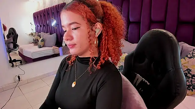 Snapshot of avrilwaynee chatting on November 2025 11:53:01 AM avrilwaynee online show from November 2025 11:53:01 AM