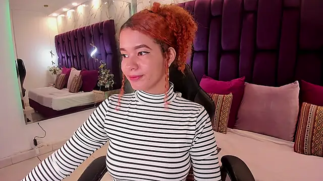 Snapshot of avrilwaynee chatting on November 2025 11:57:02 AM avrilwaynee online show from November 2025 11:57:02 AM