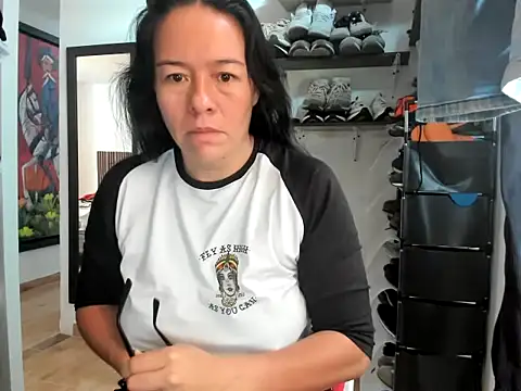 caroline 47 online show from April 2026 04:00:01 PM