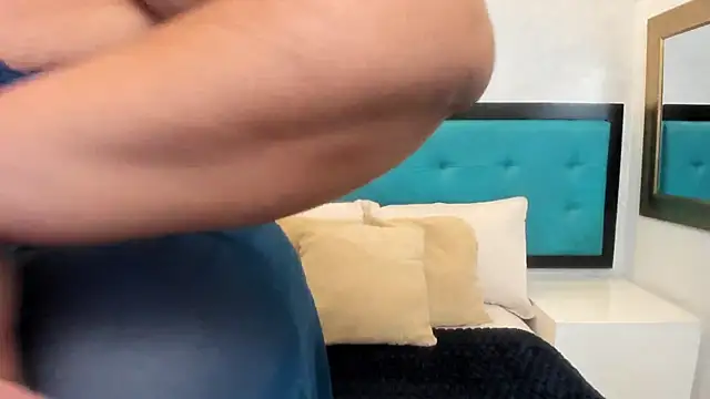 Snapshot of ViickyLee chatting on December 2025 04:09:01 AM ViickyLee online show from December 2025 04:09:01 AM