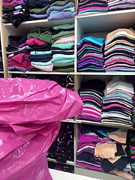 Snapshot of Monahliza chatting on December 2025 03:28:02 PM Monahliza online show from December 2025 03:28:02 PM